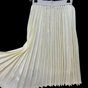 Pleated skirt